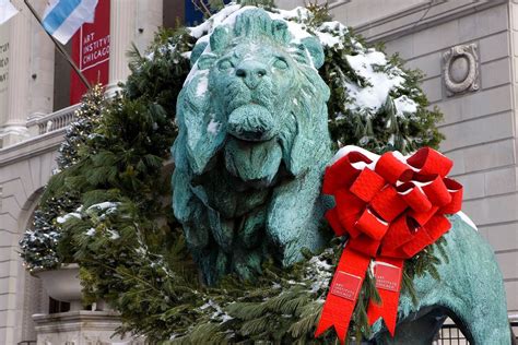 The Art Institute lions during the holidays. Chicago Christmas Tree, Chicago Holiday, The Best ...