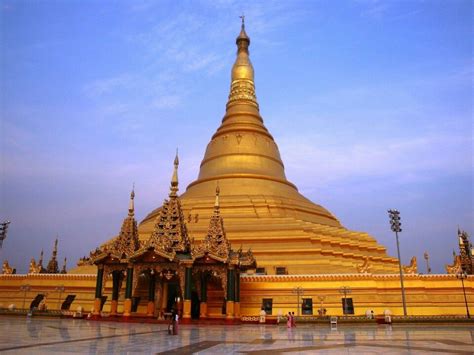 Uppatasanti Pagoda, a replica of Shwedagon Pagoda, in Naypyidaw, Myanmar | Naypyidaw, Shwedagon ...