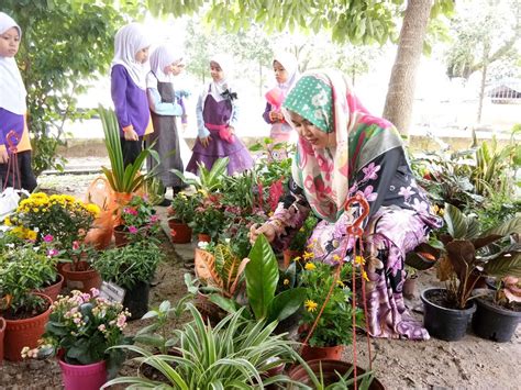 Perjalanan Kehidupan: AKTIVITI GOTONG-ROYONG, MENANAM POKOK BUNGA & MENGHIAS LAMAN SEKOLAH