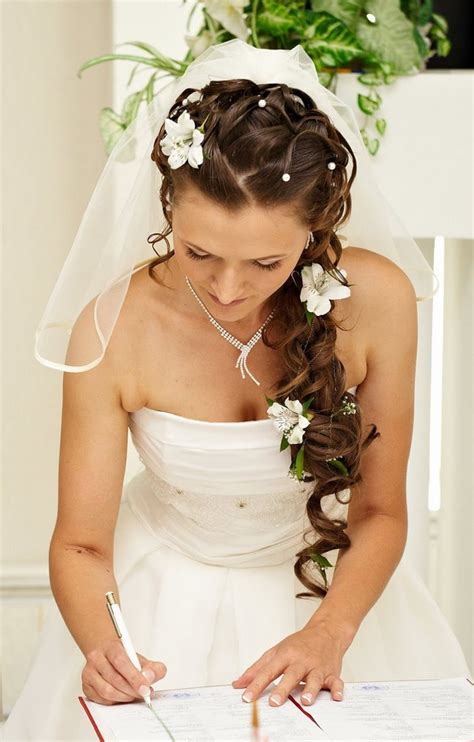 The Northern Bride: Wedding Hairstyles with Flowers