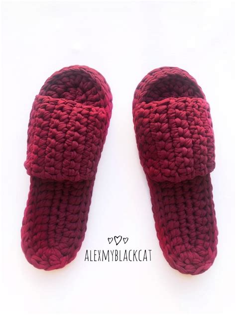 PATTERN Easy crochet slippers pattern pom pom slippers crochet | Etsy