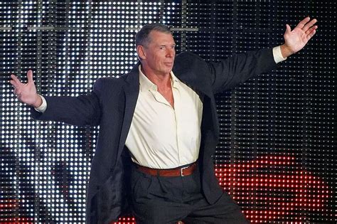 Vince McMahon signs contract as WWE employee | Marca