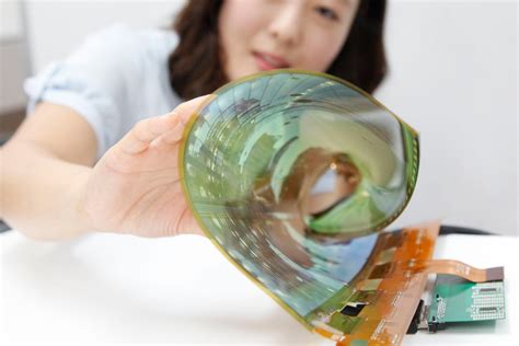 LG shows off 18-inch rollable OLED panel, 60-incher due by 2017 ...