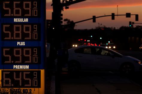 U.S. gasoline futures fall nearly 10% on recession worries | Reuters