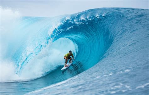 Gabriel Medina Surfer : Surf news, fantasy surfer, photos, video and forecasting