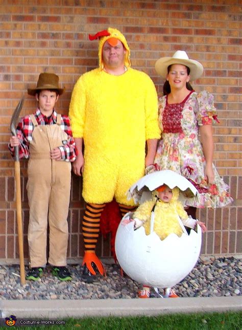 The Family Farm - Creative Costumes for Families - Photo 9/9