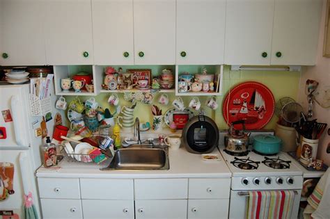 Kitschy Kitchen. | Kitschy kitchen, Vintage kitchen, Decor design