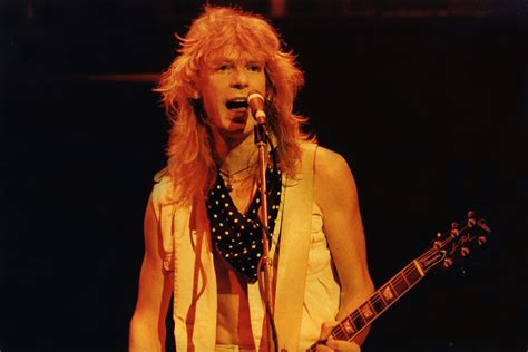 31 Years Ago: Def Leppard Guitarist Steve Clark Dies | DRGNews