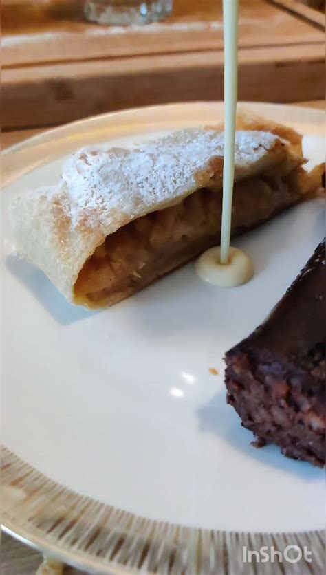 Apfelstrudel with vanillasauce. : r/Baking