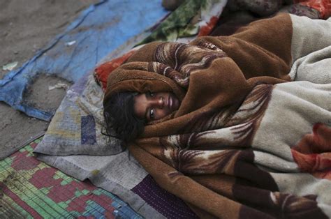 Cold and homeless in India - CBS News