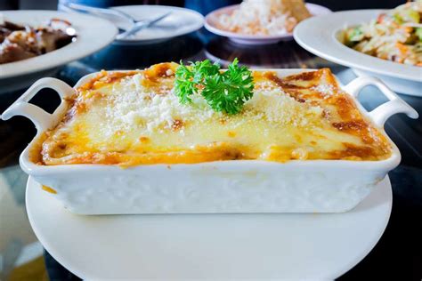 At What Temperature Should You Bake Lasagna ? - HowdyKitchen