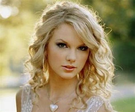 Taylor Swift Biography - Facts, Childhood, Family Life & Achievements