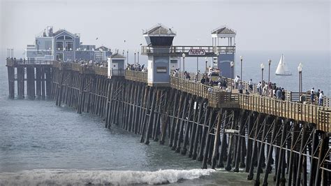 Video: Enormous blaze erupts on iconic Southern California pier ...