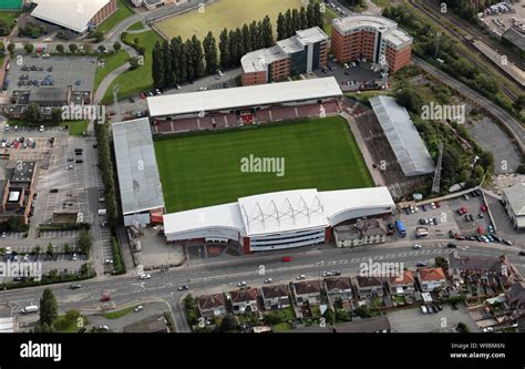 Jan Lynch Kabar: Wrexham Afc Stadion