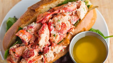 Here's What Sets Connecticut-Style Lobster Rolls Apart From The Others