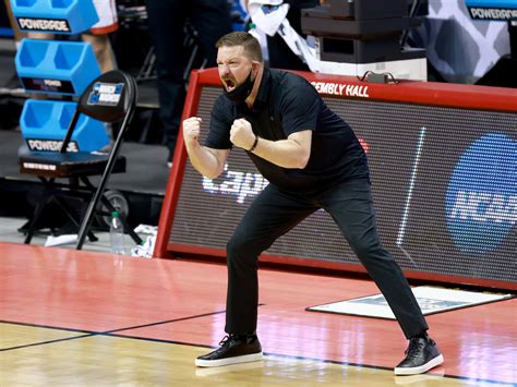 Basketball Guy Move: Chris Beard Lived In A Hotel For 10 Weeks After Taking The Texas Job ...