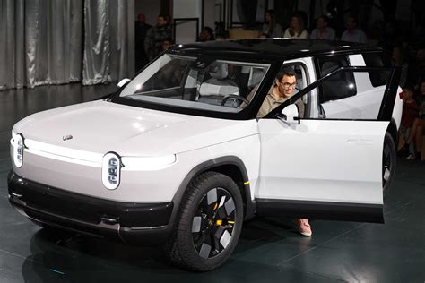 EV Manufacturer Rivian Soars as New Electric SUVs Unveiled, Stock Jumps ...