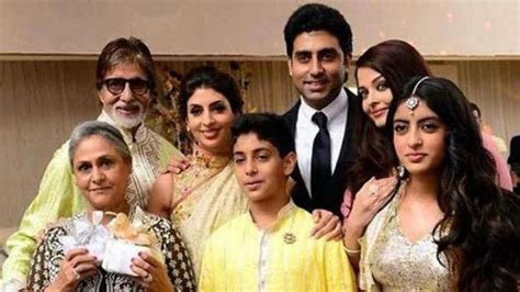 Amitabh Bachchan and family off to Russia, phones are their shared passion. See pics | Bollywood ...