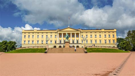 Royal Palace, Oslo, Oslo - Book Tickets & Tours | GetYourGuide