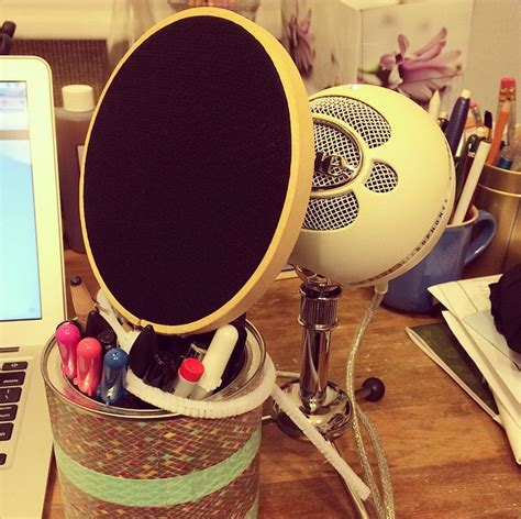 DIY Microphone Pop Filter For Crafty Podcasts | Make: