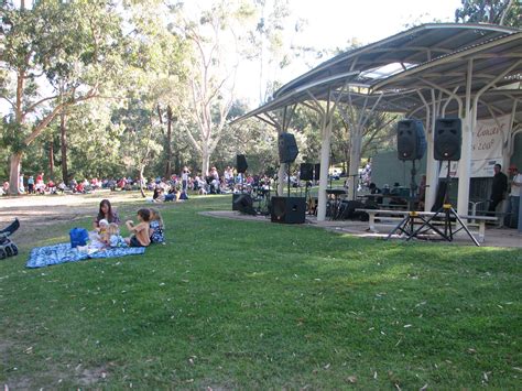 Outdoor concert, Botanic Gardens, Canberra - Trevor's Travels