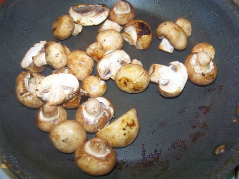 Kitchen Simmer: Slow Cooker Steak in Mushroom Gravy