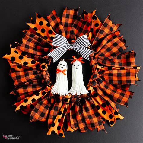 Halloween Ribbon Wreath - Easy DIY Halloween wreath tutorial!