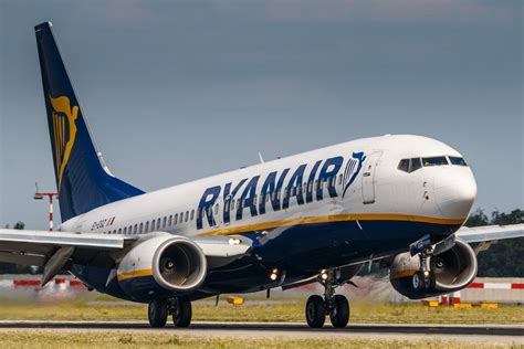 UPDATE: Ryanair issues statement after flight to UK made emergency landing in Faro « Euro Weekly ...