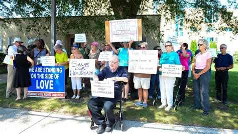 Vigil, rally held at Lewes' Beebe Hospital to oppose Obamacare repeal