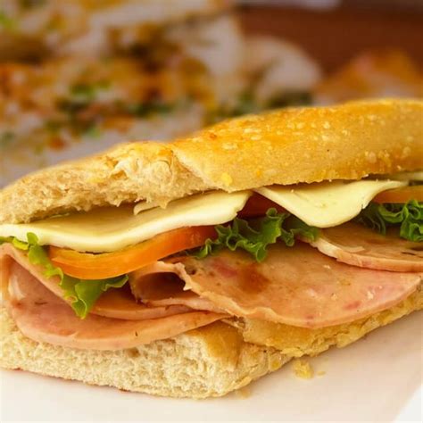 Sandwich de Pernil de Cerdo – Tipico Jamonería