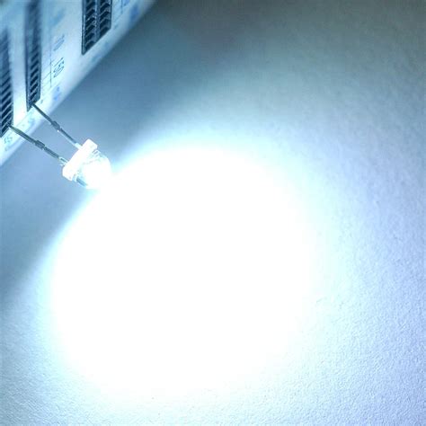 100pcs Straw Hat 5MM White LED Light Emitting Diode LED Lamp Super Bright Light 1200 1400mcd ...