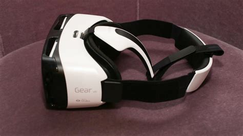 Samsung Gear VR turns a smartphone into virtual reality (hands-on ...