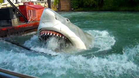 Extinct Attractions: Jaws: The Ride - LaughingPlace.com