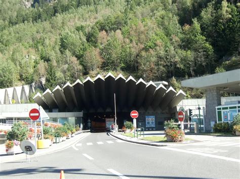 Mont Blanc Tunnel (Chamonix-Mont-Blanc/Courmayeur, 1965) | Structurae