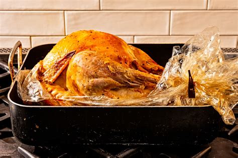 How to roast a turkey in an oven bag for flavorful, juicy meat - The ...