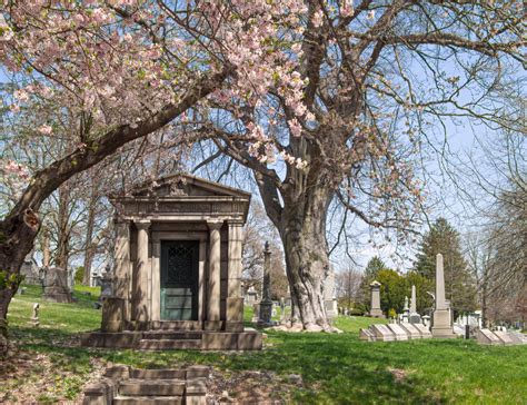 Brooklyn cemeteries struggle to keep up amid surge in COVID-19 deaths ...