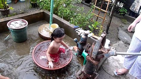 DAD LULZ: Kendra's Tubig Poso Bath - YouTube