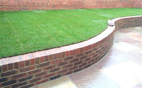 CHOOSE THE RIGHT BRICKS FOR YOUR GARDEN WALL