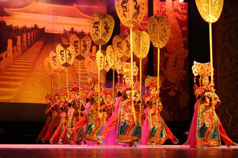 รูปภาพ : เอเชีย, เต้นรำ, ชาวจีน, เวที, วัฒนธรรม, การแสดงกายกรรม, เครื่องแต่งกาย, ศิลปะการแสดง ...