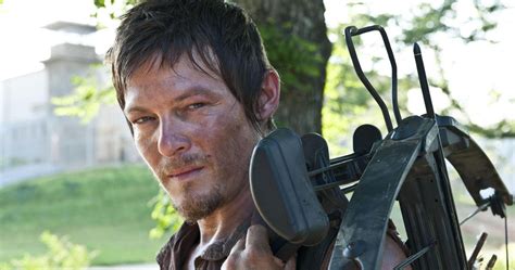 Walking Dead Producer Confirms Daryl Dixon Is Not Gay