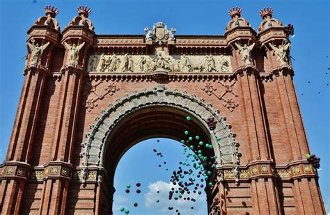 8 Cool Facts about the Arc de Triomf in Barcelona