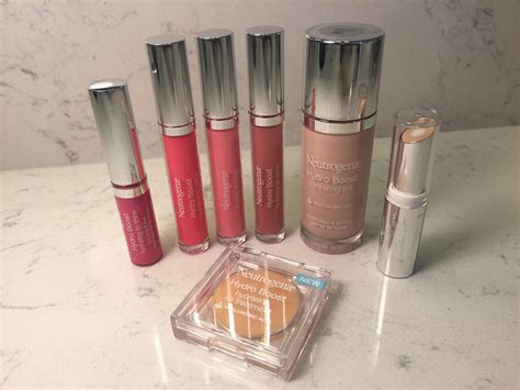 Pammy Blogs Beauty: Neutrogena's NEW Hydro Boost: Foundation, Lip Treatment, Concealer, and Lip ...