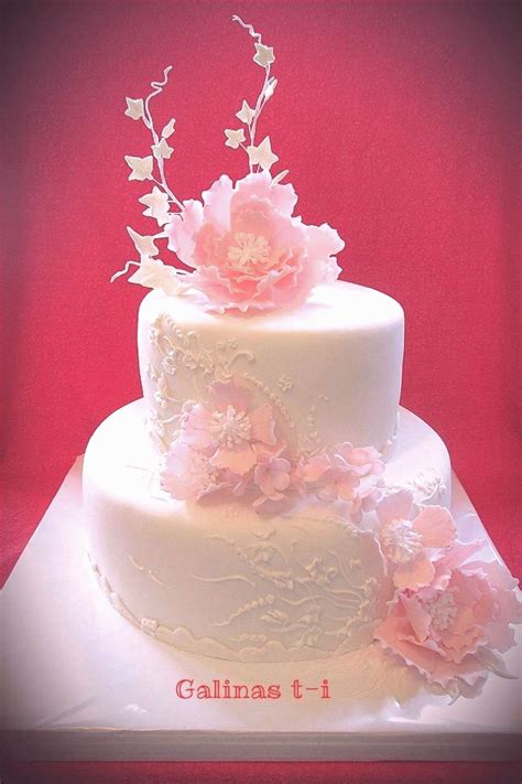 Wedding Cake with Pink Sugar Blossoms Maude and Hermione on Pinterest Wedding Cake w | Cake ...