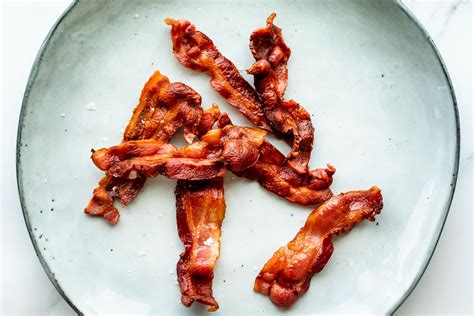 Learn How to Microwave Bacon for Crisp and Delicious Results | Cooking bacon, Bacon, Microwave bacon