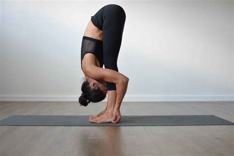 Padahastasana - Hand to Feet Pose - YOGATEKET