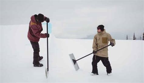 9 Best Snow Brooms | Reviews + Guide