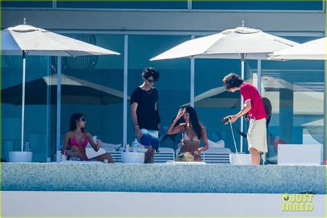 Timothee Chalamet & Eiza Gonzalez Pack on the PDA & Kiss in Mexico ...