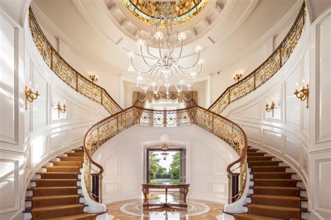 Mansion Grand Staircase Amazing Decorating | Staircase design, Mansions ...