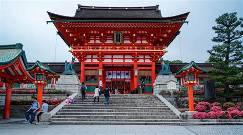 A Travellers Guide To The Kyoto Fox Shrine: Home Of The Mythical Ianri ...