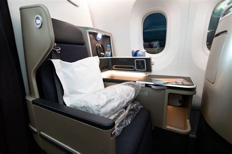 Qantas 787 Dreamliner Business Class Review - Zac George